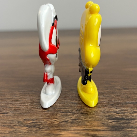 2 General Mills Cereal Squad Toy Figure BUZZ the Honey Bee CHEERIOS TRIX Rabbit - Picture 7 of 8